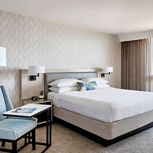 Zimmer mit Kingsize-Bett